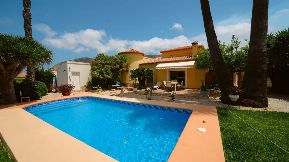 gartenansicht mit pool