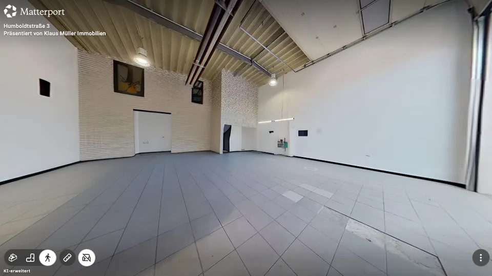 Rückwärtiger Hallenbereich 13